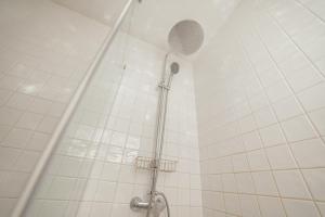 Downtown Comfort Apartment by Vacationy