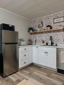 Cozy Pet Friendly Apartment Near Downtown and Pensacola NAS