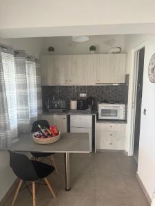 M & F HOUSE (παραλία Μαρκοπούλου Ωρωπού)