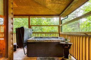 Kozy Cub Cabin, Gated Resort, Pool Table