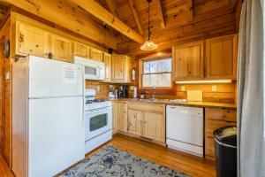 Rustic Cabin- Wineries and Breweries-Finger Lakes