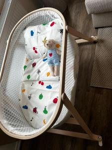 Lovely 1BR & 1LR Apt for 4P, Only 15 Min Walk to City Center