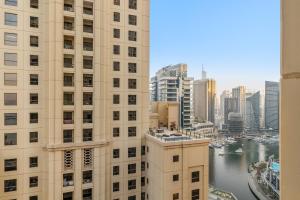 FIRST CLASS 2BR Vibrant Retreat Near JBR Beach