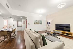 FIRST CLASS 2BR Vibrant Retreat Near JBR Beach