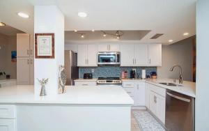 Oceanfront Two Bedroom Condo with Panoramic Views in Jacksonville Beach