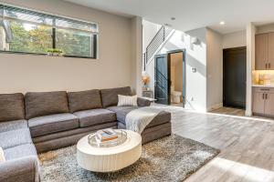 Mod PNW Hub In Seattle Suburbs! Easy Access to I-5