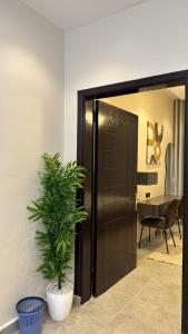 شقة بغرفة وصالة ,Apartment with a room, a living room and a kitchen