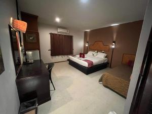 Khum dara lanta resort