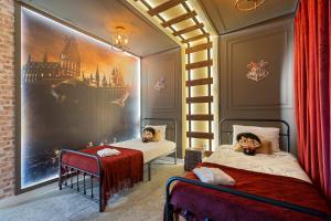 Family 5BR Retreat w Pool Near Disney