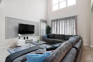 Family 5BR Retreat w Pool Near Disney