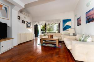 Family house with swimming pool and secluded garden - by TRAVELER tourist agency - ID 2687