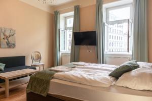 10-Min to Center, Perfect for Travelers, 2BR Apt