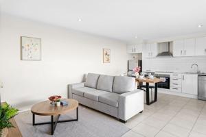 Cozy 2BR Home Quiet Bellbird Park Stay