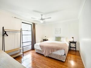 Sunny Stay 2BR in Prime Location