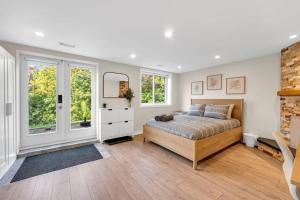 Cozy Basement 1BR with Parking and Workspace