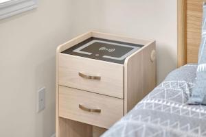 Cozy Basement 1BR with Parking and Workspace