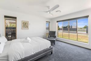 Cozy Family Home near Shops and Transport with Pool