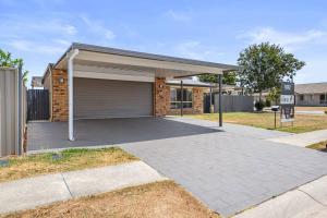 Cozy Family Home near Shops and Transport with Pool