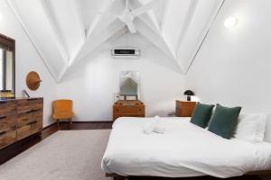 The Freo Stables - 2 BR Stylish Stay