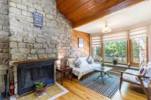 Cozy 2BR plus Loft Game Room and River Nearby