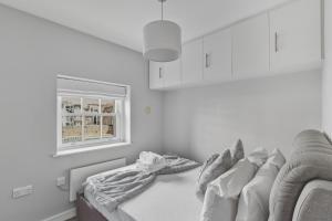 Stylish 2BR Retreat Steps from Kings Cross