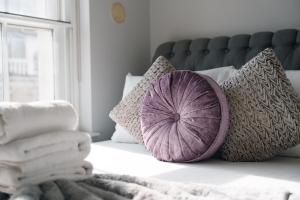 Stylish 2BR Retreat Steps from Kings Cross