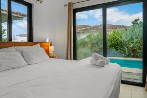 Casa Ola - Steps from the Beach, Pool & BBQ Oasis