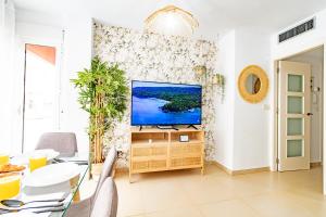 Avenida Principal junto a la Playa - by Aloha Palma