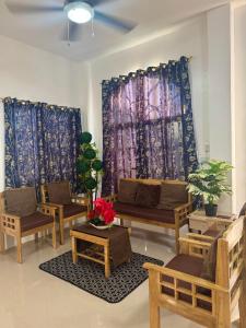 Eds Spacious 3-Bedroom 2-Full Bathroom House with Wifi, AC and Pool