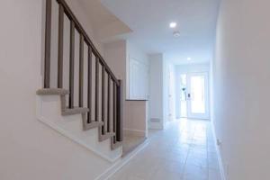 Modern 2BR Home with Parking Near Airport and Downtown Ottawa