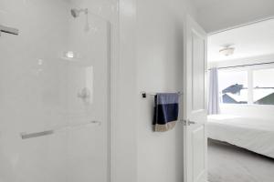 Modern 2BR Home with Parking Near Airport and Downtown Ottawa