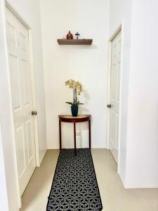 Eds Spacious 3-Bedroom 2-Full Bathroom House with Wifi, AC and Pool