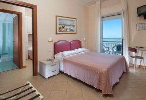 Camera Tripla con Vista Mare