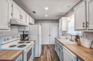 Near State-Park & Downtown - Sunset Trace Bungalow