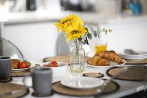 River & Hospital Base, Kings Road Retreat