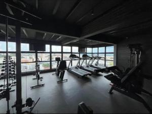 Studio 706 Esmeralda