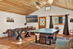 Entertainment Cabin #610