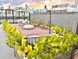 Urban 750 | Studio moderno by Refúgio Hospedagens