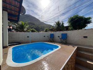 Linda casa c piscina a poucos passos da Praia