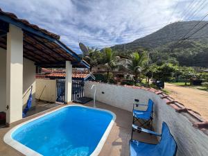 Linda casa c piscina a poucos passos da Praia