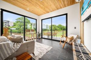 TH5 Peaceful Surf Retreat Walk to Beach and Town