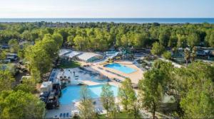 La Yole Mobil-home bord de mer et grand espace aquatique