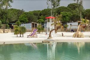 La Yole Mobil-home bord de mer et grand espace aquatique