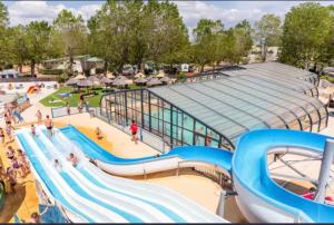 La Yole Mobil-home bord de mer et grand espace aquatique