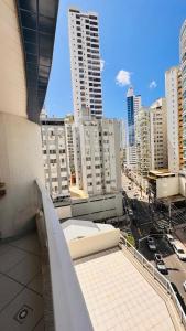 Apto à 100m a pé da praia central