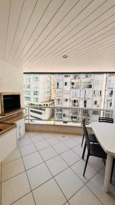 Apto à 100m a pé da praia central