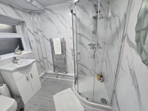 House 5 Minutes from Sefton Park