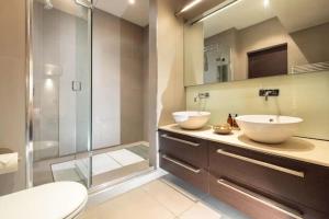 3 Bed Apartment Sleeps 6 - Pet-Friendly Wi-Fi