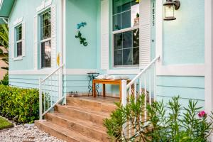 Cozy Coastal Cottage at Naples Bay, Pickleball, Botanical Garden