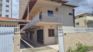 Casas completas em condomínio com piscina a 110m do Mar - ONIs